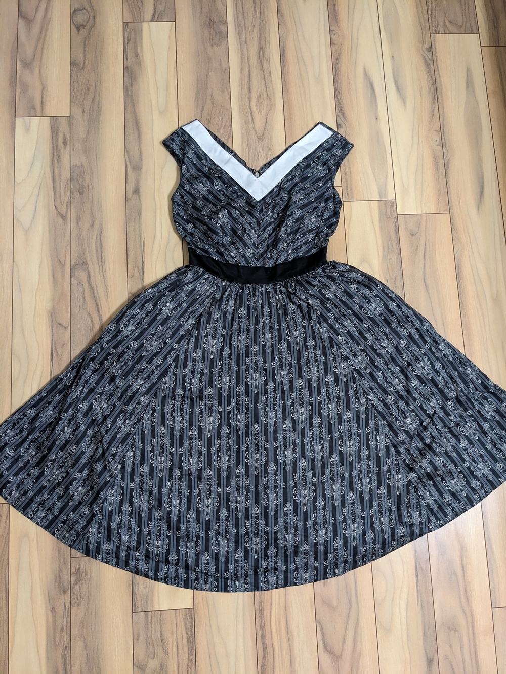EUC! Disney Parks The Haunted Mansion Retro Wallpaper Dress Size XS